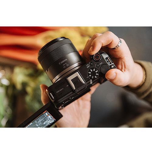 EOS R50 V Mirrorless Camera with RF-S 14-30mm F4-6.3 IS STM PZ Lens Product Image (Secondary Image 6)