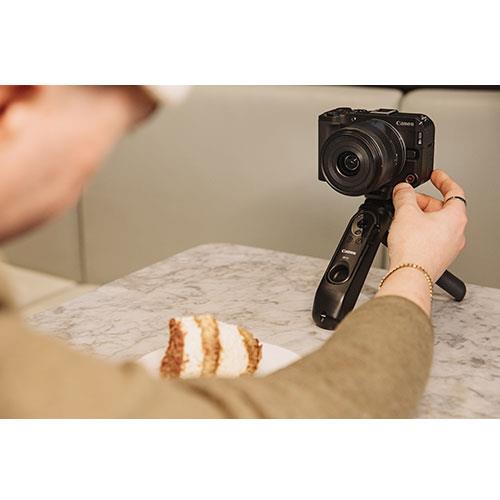 EOS R50 V Mirrorless Camera with RF-S 14-30mm Lens Creator Kit Product Image (Secondary Image 6)