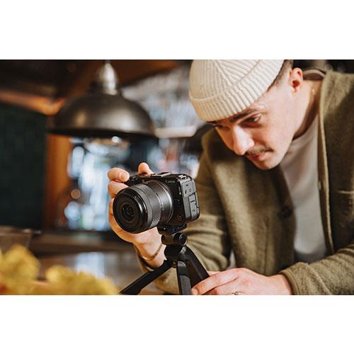 EOS R50 V Mirrorless Camera with RF-S 14-30mm Lens Creator Kit Product Image (Secondary Image 7)