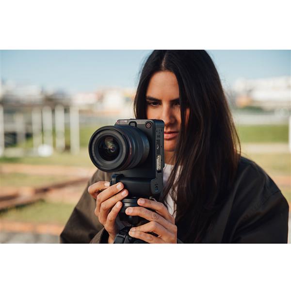 EOS R6 V Video Camera with RF 20-50mm F4L IS USM PZ Lens Product Image (Secondary Image 7)
