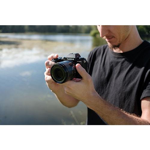 X-S20 Mirrorless Camera in Black with XC15-45mm F3.5-5.6 OIS PZ Lens Product Image (Secondary Image 9)