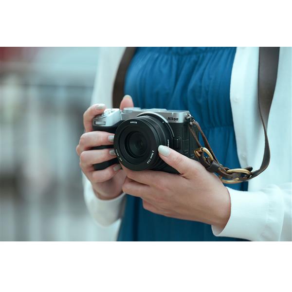 Z5IIC Mirrorless Camera in Silver with Nikkor Z 24-70mm f/4 S Lens Product Image (Secondary Image 2)