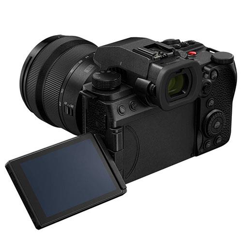 Lumix S5 IIX Mirrorless Camera with Lumix S 20-60mm F3.5-5.6 Lens Product Image (Secondary Image 3)