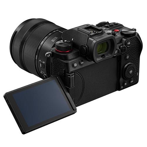 Lumix S5D Mirrorless Camera with Lumix S 28-200mm F4-7.1 Lens Product Image (Secondary Image 4)