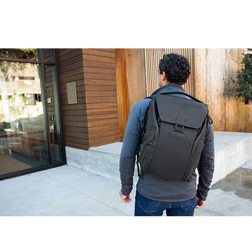 Everyday Backpack v2 20L in Black Product Image (Secondary Image 3)