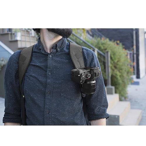 Everyday Backpack v2 20L in Black Product Image (Secondary Image 5)