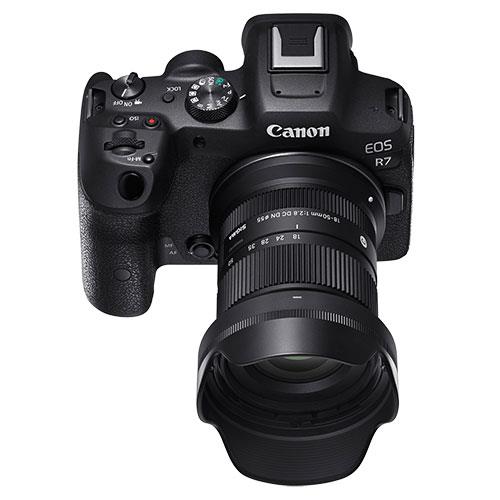 18-50mm F2.8 DC DN C Lens - Canon RF Mount Product Image (Secondary Image 2)