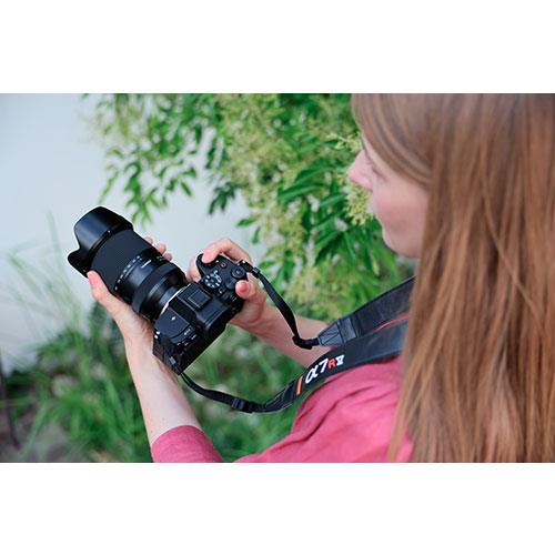 25-200mm F/2.8-5.6 Di III VXD G2 Lens - Sony E-mount Product Image (Secondary Image 3)