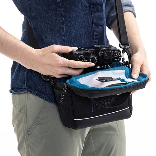 Skyline v2 7 Shoulder Bag in Black Product Image (Secondary Image 3)