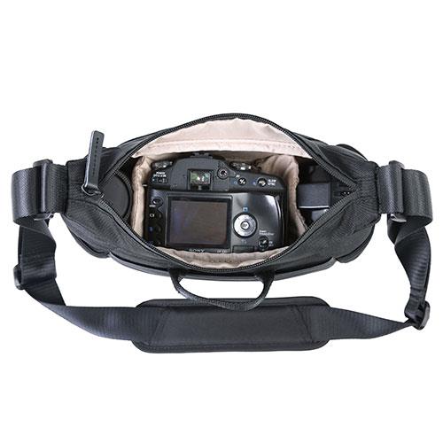 Veo Go 21M Shoulder Bag in Black Product Image (Secondary Image 4)