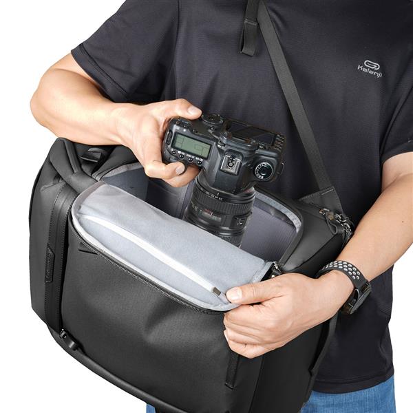 Veo Metro B20L Backpack in Black Product Image (Secondary Image 4)