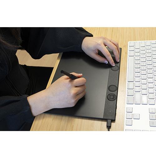 Intuos Pro Graphics Tablet Medium Product Image (Secondary Image 3)