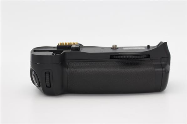 MB-D10 Multi-Power Grip for D300 and D700 - Primary Sku Image