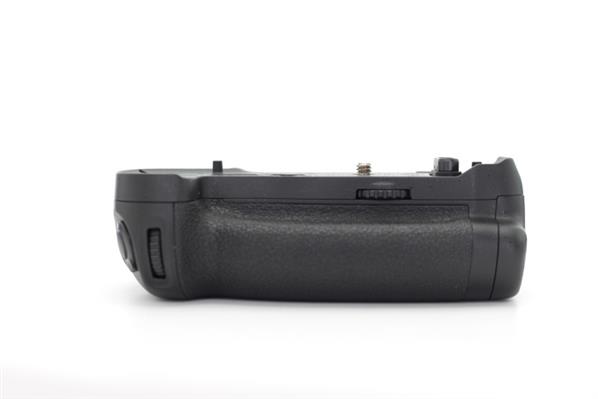 MB-D18 Multi-Battery Grip - Primary Sku Image