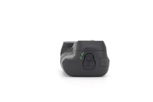 MB-D18 Multi-Battery Grip - Secondary Sku Image