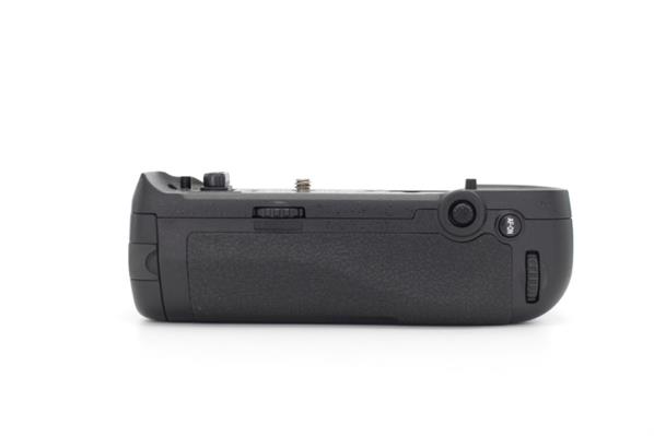 MB-D18 Multi-Battery Grip - Secondary Sku Image